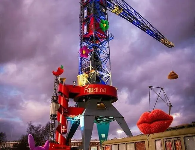 Faralda Crane אמסטרדם