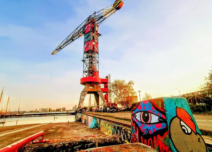 Faralda Crane אמסטרדם