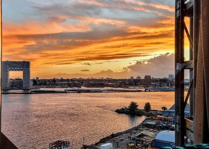 Faralda Crane 5* אמסטרדם