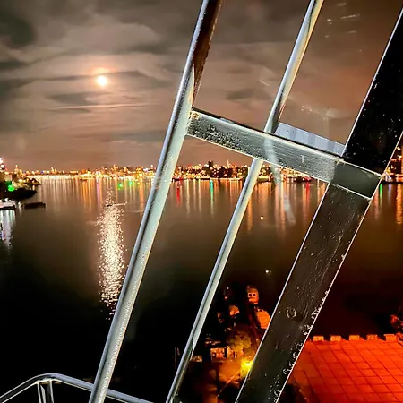 Faralda Crane 5* Amsterdam