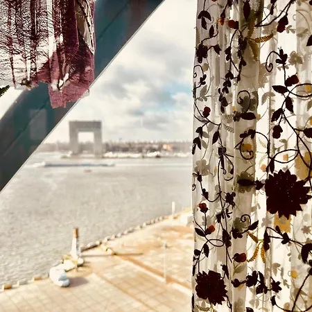 Faralda Crane Amsterdam