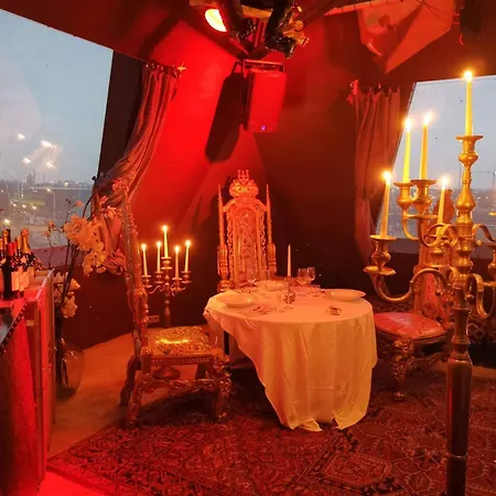 Faralda Crane Amsterdam